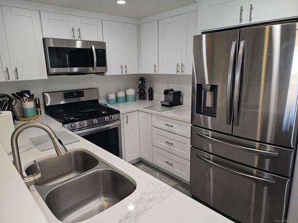 1564 Tanglewood LN 5, Escondido CA 92029