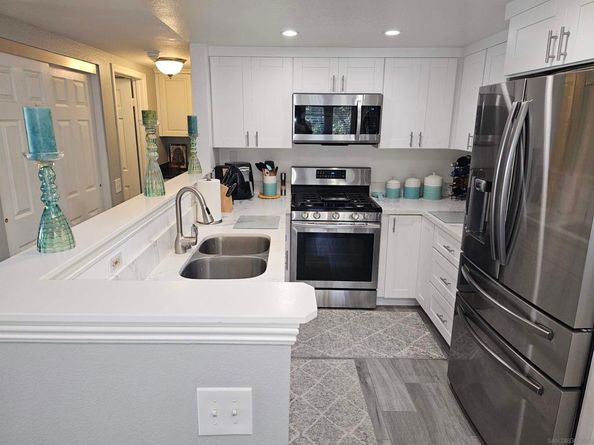 1564 Tanglewood LN 5, Escondido CA 92029