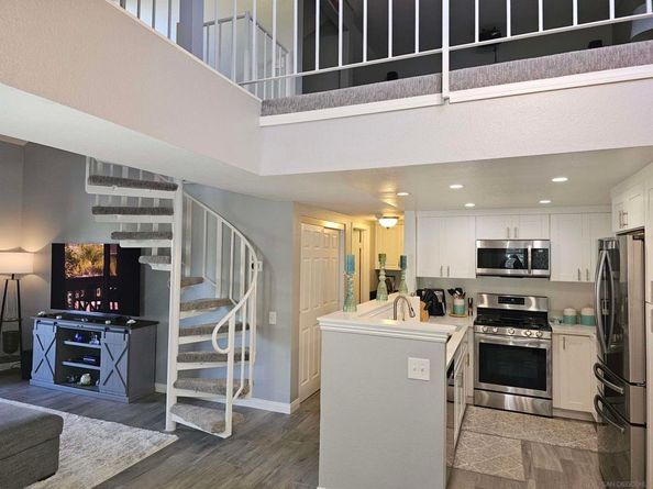 1564 Tanglewood LN 5, Escondido CA 92029