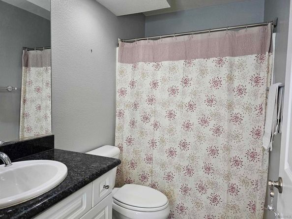 1564 Tanglewood LN 5, Escondido CA 92029