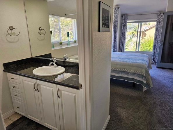 1564 Tanglewood LN 5, Escondido CA 92029