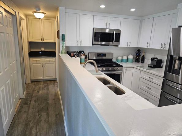 1564 Tanglewood LN 5, Escondido CA 92029