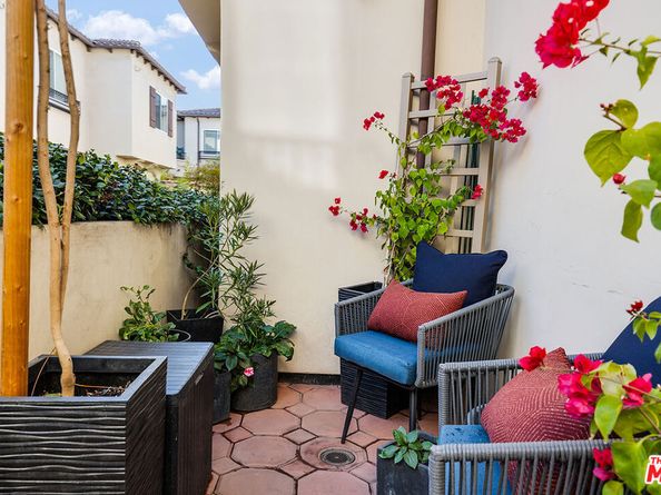 5753 White Oak Avenue 7, Encino CA 91316