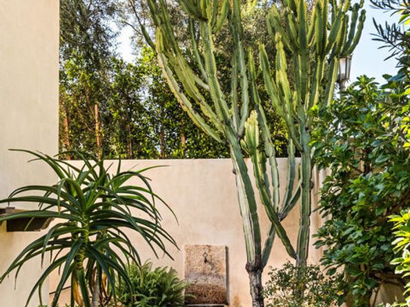 7020 La Presa Drive, Los Angeles CA 90068