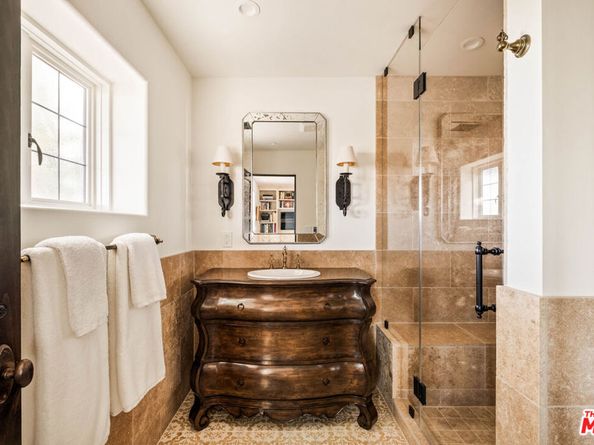 7020 La Presa Drive, Los Angeles CA 90068