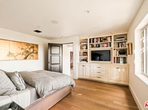 7020 La Presa Drive, Los Angeles CA 90068