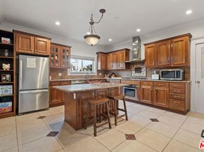 1513 S Victoria Avenue, Los Angeles CA 90019