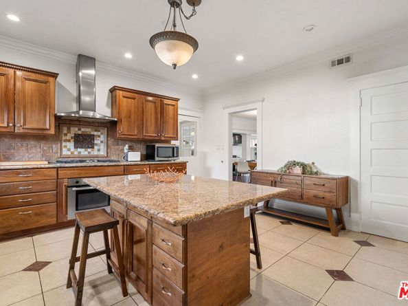 1513 S Victoria Avenue, Los Angeles CA 90019