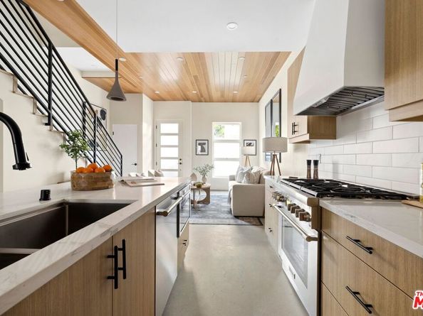 1011 N Ogden Drive 104, West Hollywood CA 90046