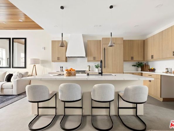 1011 N Ogden Drive 104, West Hollywood CA 90046