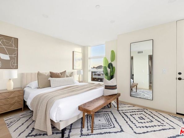 1011 N Ogden Drive 104, West Hollywood CA 90046