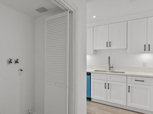 10500 Sunland Boulevard 4, Sunland CA 91040