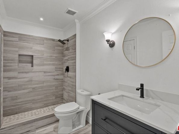 10500 Sunland Boulevard 4, Sunland CA 91040