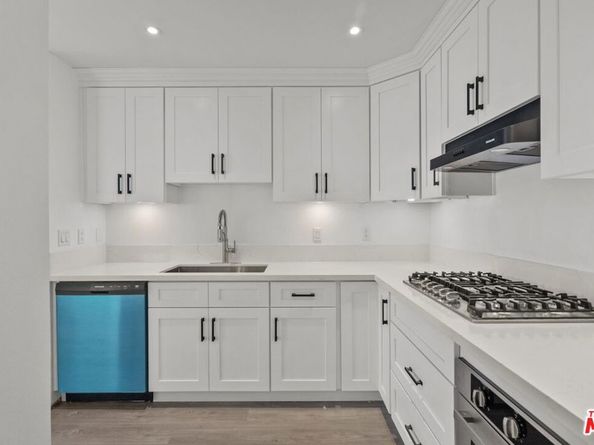 10500 Sunland Boulevard 4, Sunland CA 91040