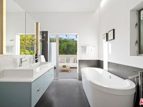 825 Palms Boulevard, Venice CA 90291