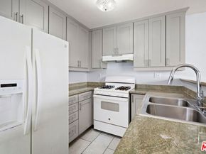 18530 Hatteras Street 115, Tarzana CA 91356