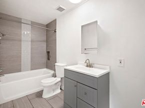 18530 Hatteras Street 115, Tarzana CA 91356