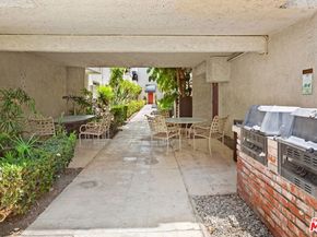 18530 Hatteras Street 115, Tarzana CA 91356