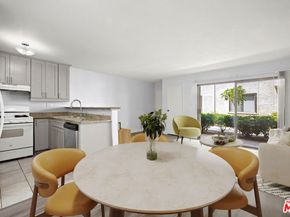 18530 Hatteras Street 115, Tarzana CA 91356