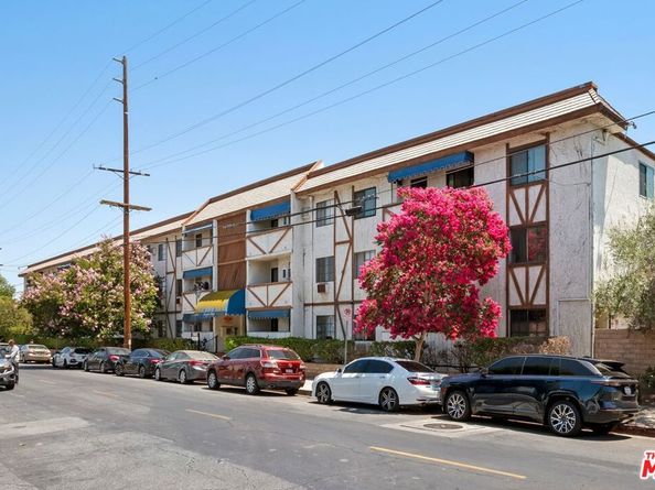 18530 Hatteras Street 115, Tarzana CA 91356