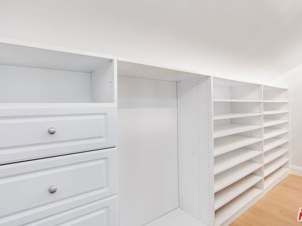 10221 Briarwood Drive, Los Angeles CA 90077