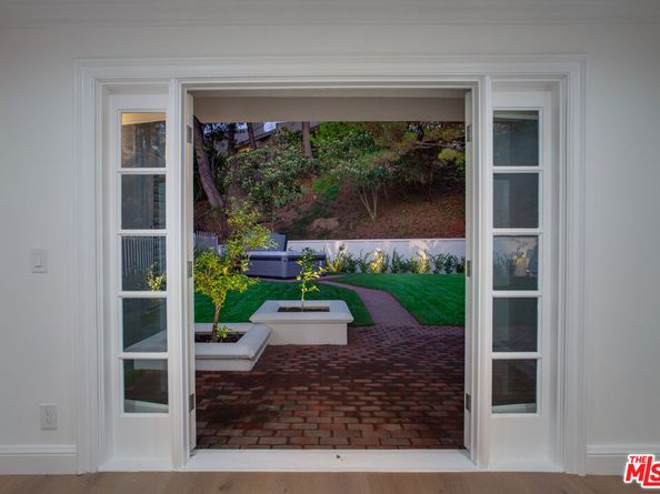 10221 Briarwood Drive, Los Angeles CA 90077