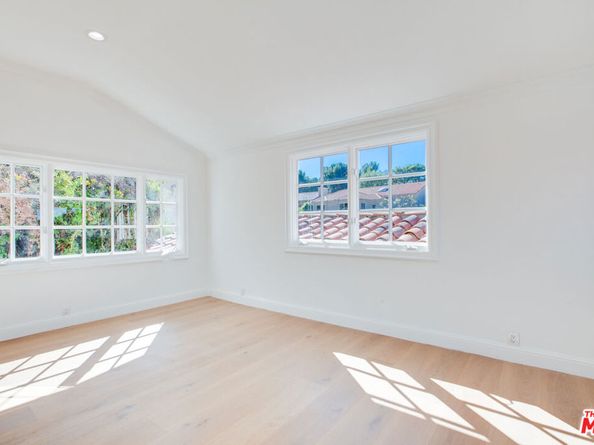 10221 Briarwood Drive, Los Angeles CA 90077