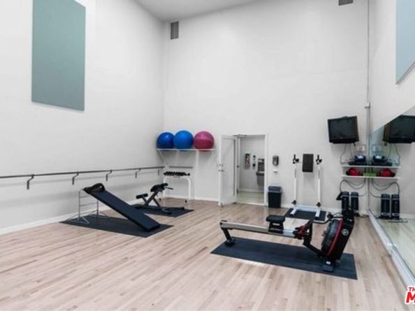 10221 Briarwood Drive, Los Angeles CA 90077