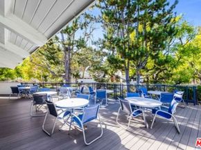 10221 Briarwood Drive, Los Angeles CA 90077