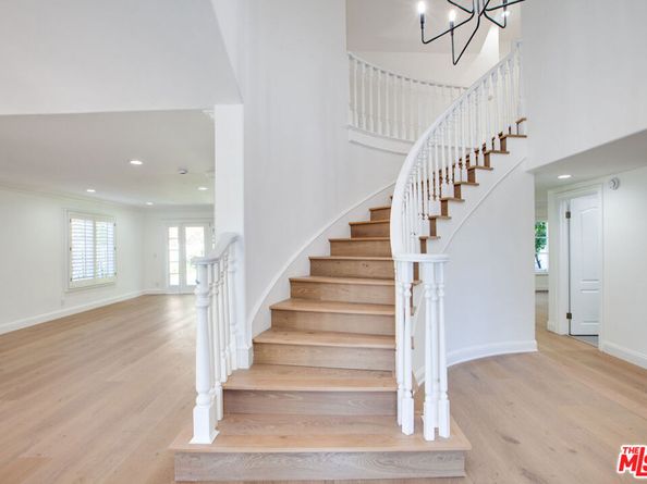 10221 Briarwood Drive, Los Angeles CA 90077