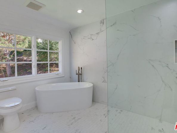 10221 Briarwood Drive, Los Angeles CA 90077