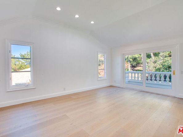 10221 Briarwood Drive, Los Angeles CA 90077