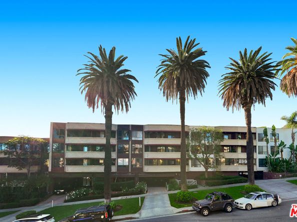 1745 Camino Palmero Street 104, Los Angeles CA 90046