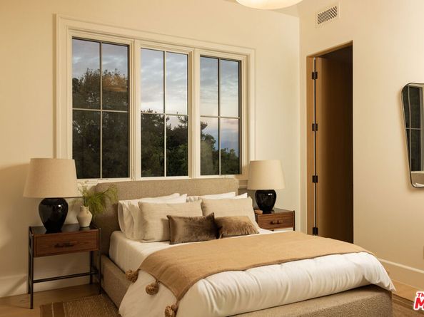 1682 San Onofre Drive, Pacific Palisades CA 90272