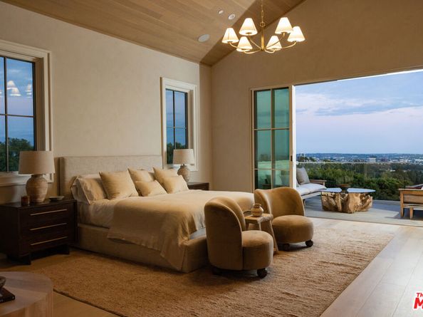 1682 San Onofre Drive, Pacific Palisades CA 90272