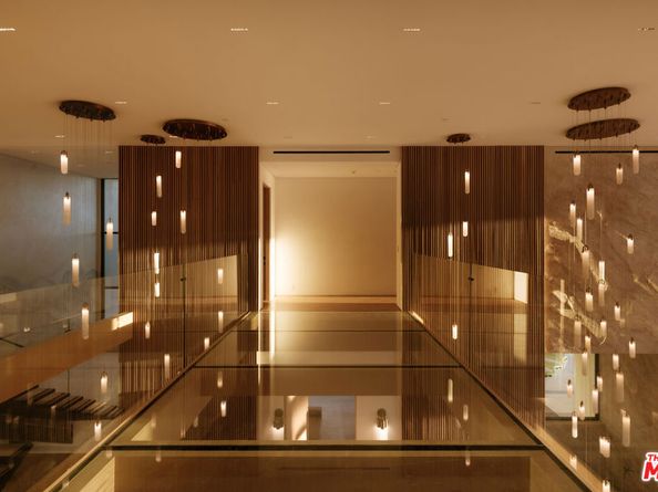 16187 Royal Oak Road, Encino CA 91436