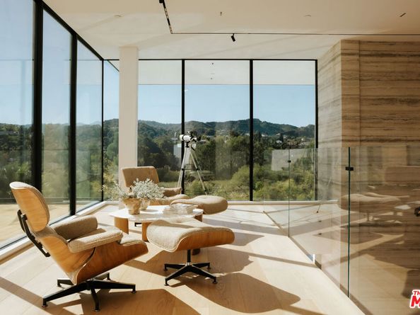 16187 Royal Oak Road, Encino CA 91436