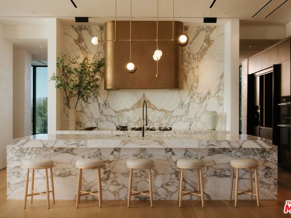 16187 Royal Oak Road, Encino CA 91436