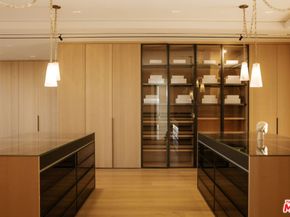 16187 Royal Oak Road, Encino CA 91436