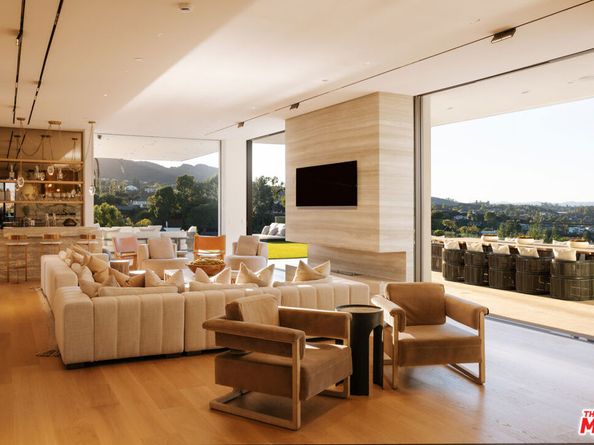 16187 Royal Oak Road, Encino CA 91436