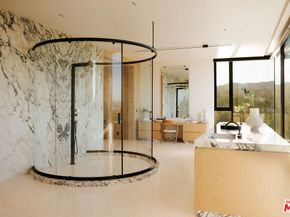 16187 Royal Oak Road, Encino CA 91436