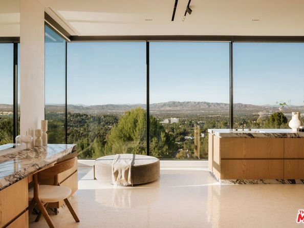 16187 Royal Oak Road, Encino CA 91436