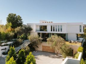 16187 Royal Oak Road, Encino CA 91436