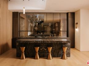 16187 Royal Oak Road, Encino CA 91436