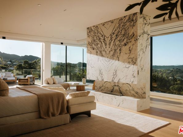 16187 Royal Oak Road, Encino CA 91436