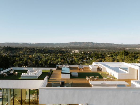 16187 Royal Oak Road, Encino CA 91436