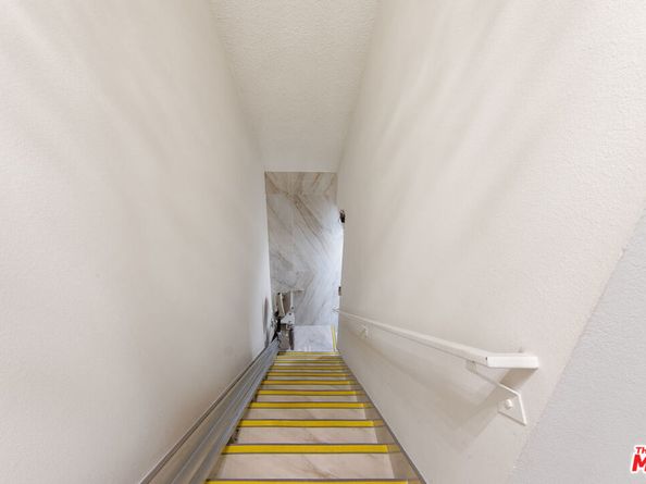 7800 Via Genova, Burbank CA 91504