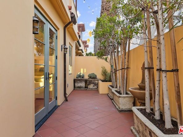 941 11th Street 1, Santa Monica CA 90403