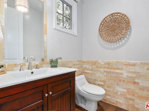 941 11th Street 1, Santa Monica CA 90403