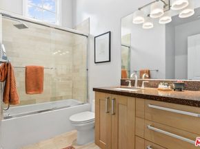 941 11th Street 1, Santa Monica CA 90403